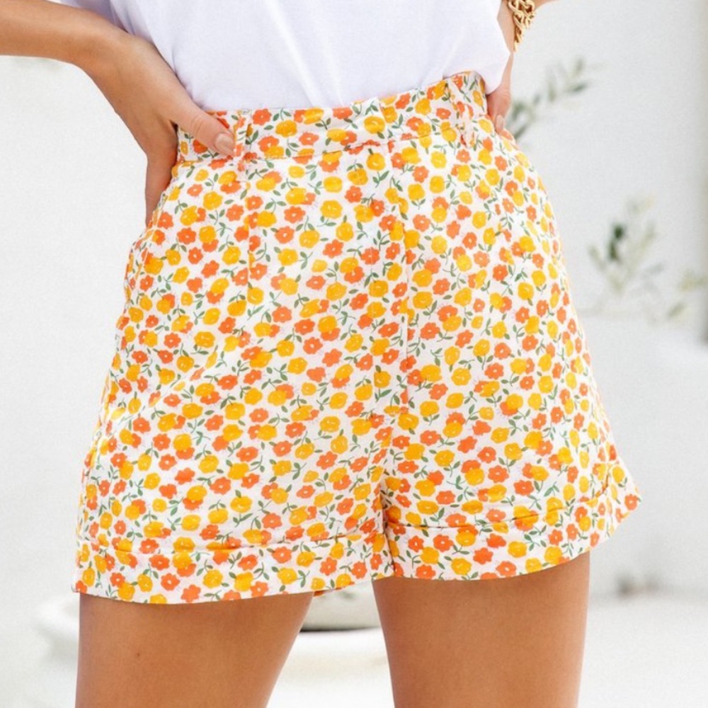 Hello Molly high waisted shorts! 🍊